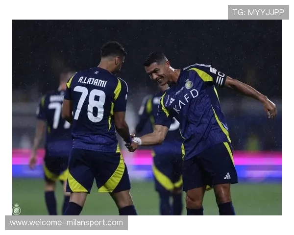 曼联秘密接触老牌名帅，冬窗人事或大震荡